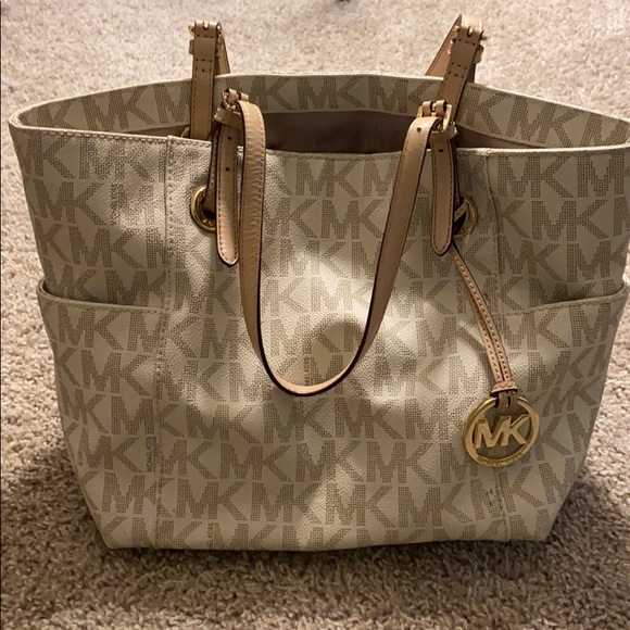 Michael Kors purse - Picture 1 of 3